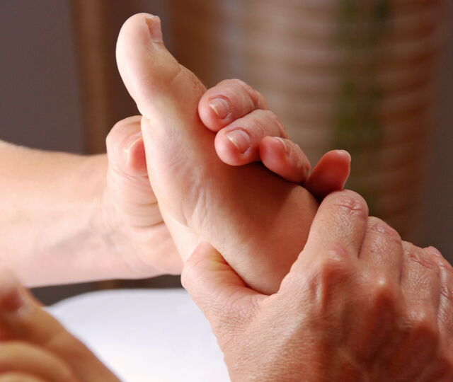 Fußreflexzonenmassage in Idstein – Aktivierung der Selbstheilungskräfte durch sanfte Druckpunkte bei Praxis Rohrbach